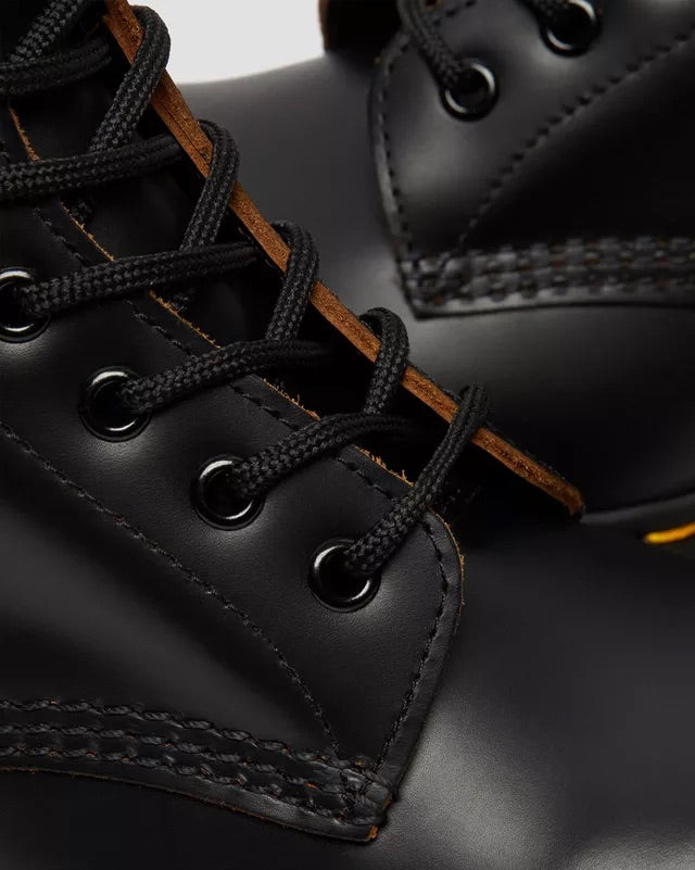 Black Quilon 1460 Vintage Made in England Lace up Boots